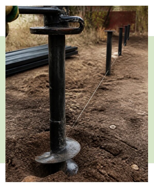 Установка винтовых свай для забора под ключ в Нижнем Тагиле